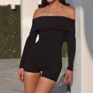 Heart & Hips Black Off-Shoulder Long Sleeve Romper Size M